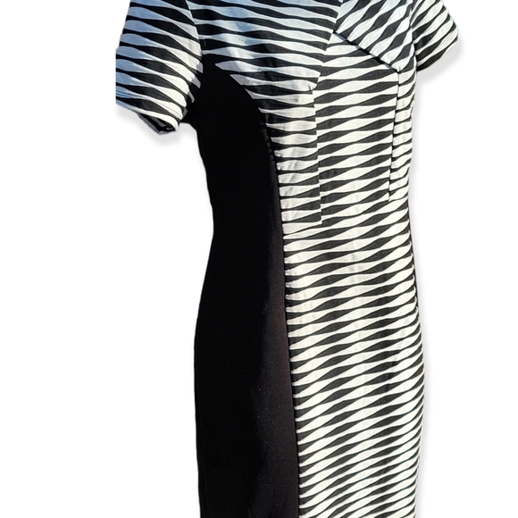 Emma & Michele Black White Print Short Sleeve Pencil Dress Size 8. - Picture 2 of 3